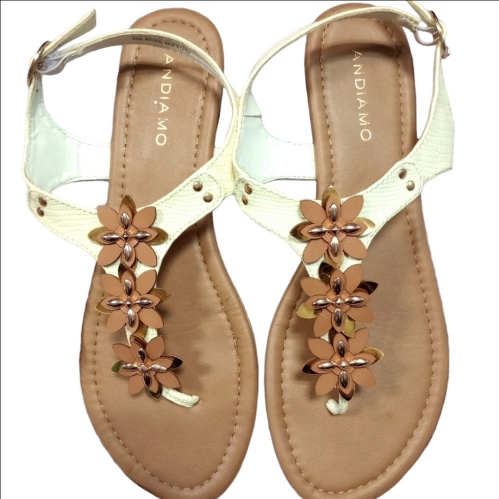 Andiamo Cream Thong Sandals Ankle Strap Floral Detail Size 8.5 Wide